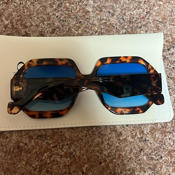 Otra Sunlgasses - Picture 2 of 3